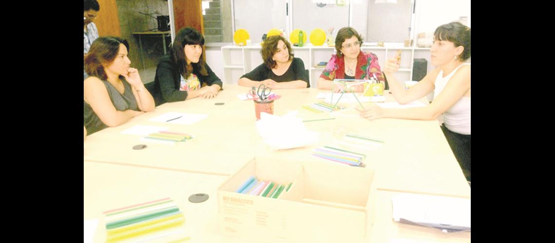 Presentaron kits para aprender   jugando Matemaacutetica y Geometriacutea 