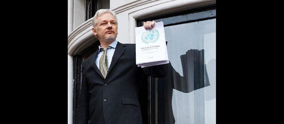 Ecuador nacionalizoacute a Julian Assange