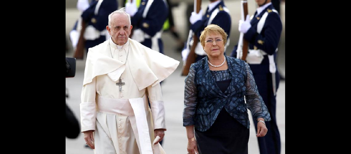 Francisco reafirmoacute su #147cercaniacutea#148 con Argentina 