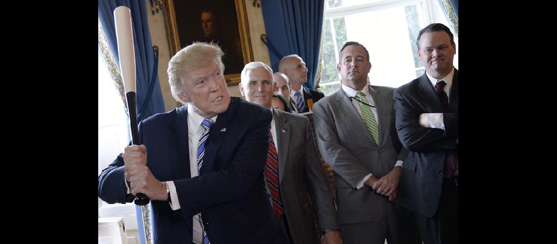 Trump eligioacute el contraste total a su antecesor Obama
