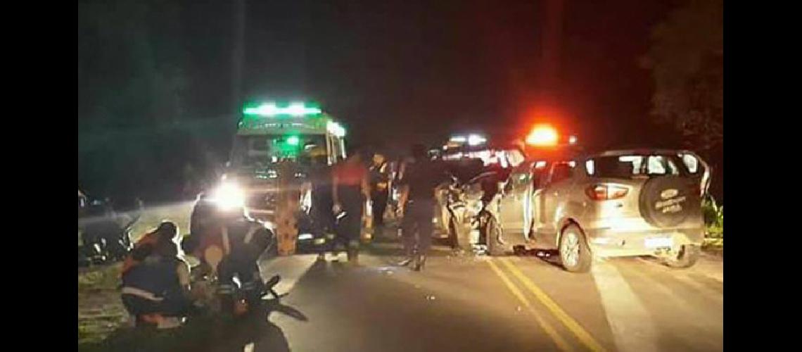 Una colisioacuten frontal en Perico deja un muerto y seis heridos