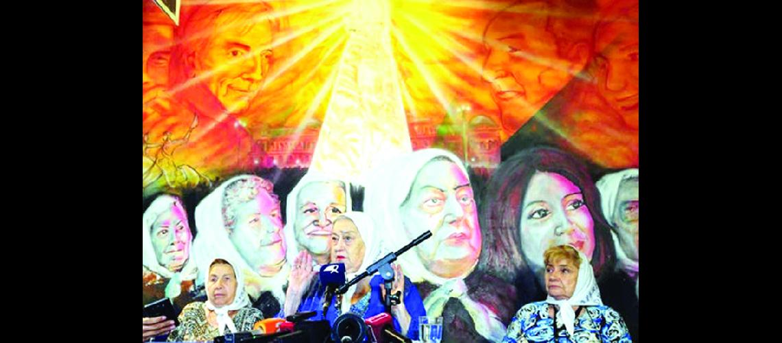 Hebe de Bonafini se resistioacute a un  allanamiento judicial