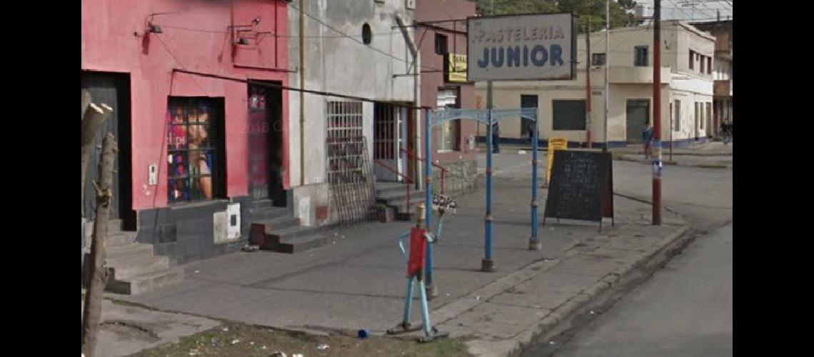 Acuchillado a la salida de un bar en barrio Lujaacuten