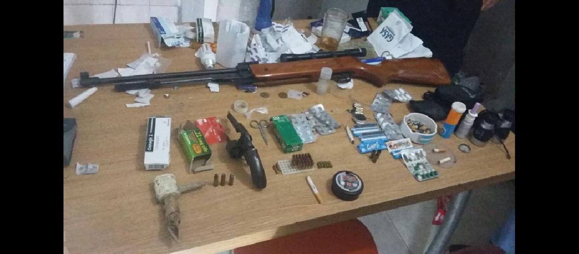 Un sujeto efectuoacute disparos de arma de fuego  desde un departamento