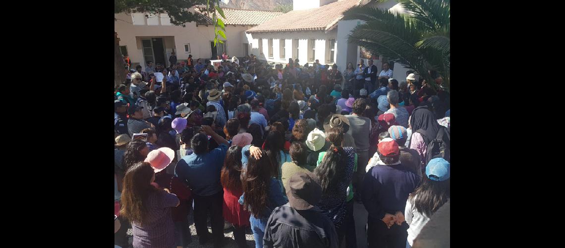 Rechazo de pobladores a medidas  dispuestas por el Ministerio de Salud