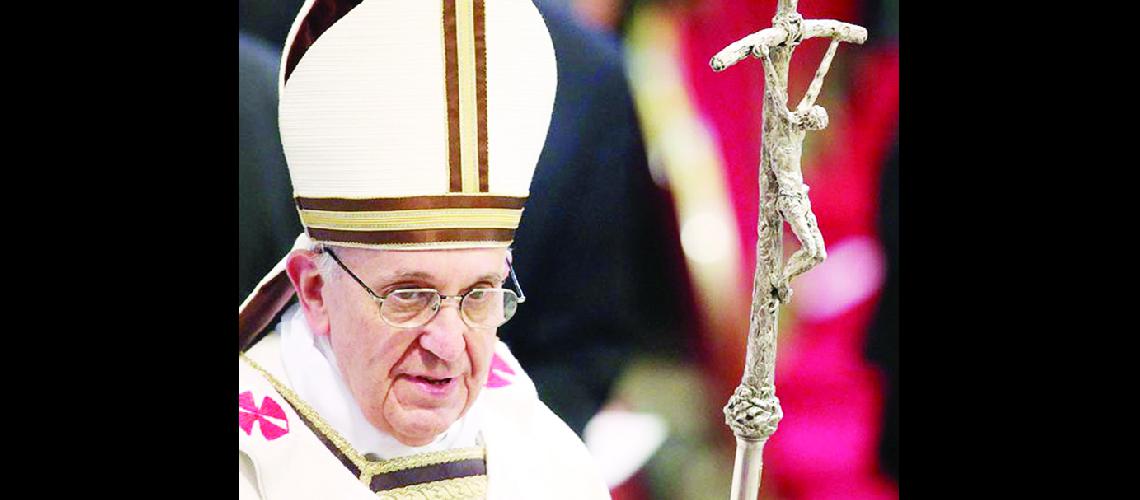 Francisco cumplioacute  cinco antildeos de papa