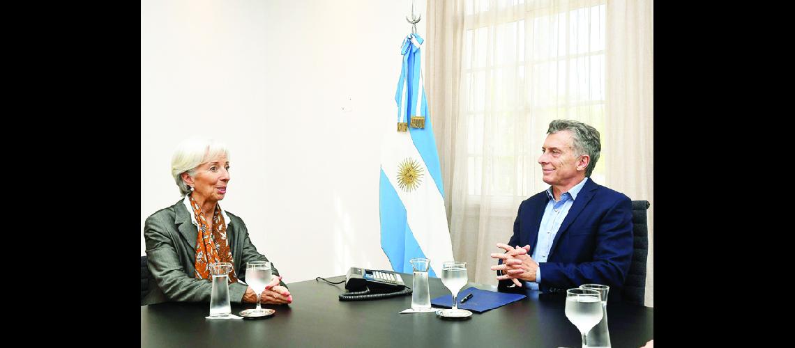 Lagarde felicitoacute a  Macri por la reforma