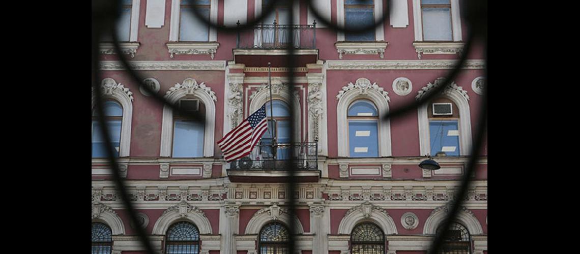 Gobierno ruso expulsoacute a 60 diplomaacuteticos de EEUU