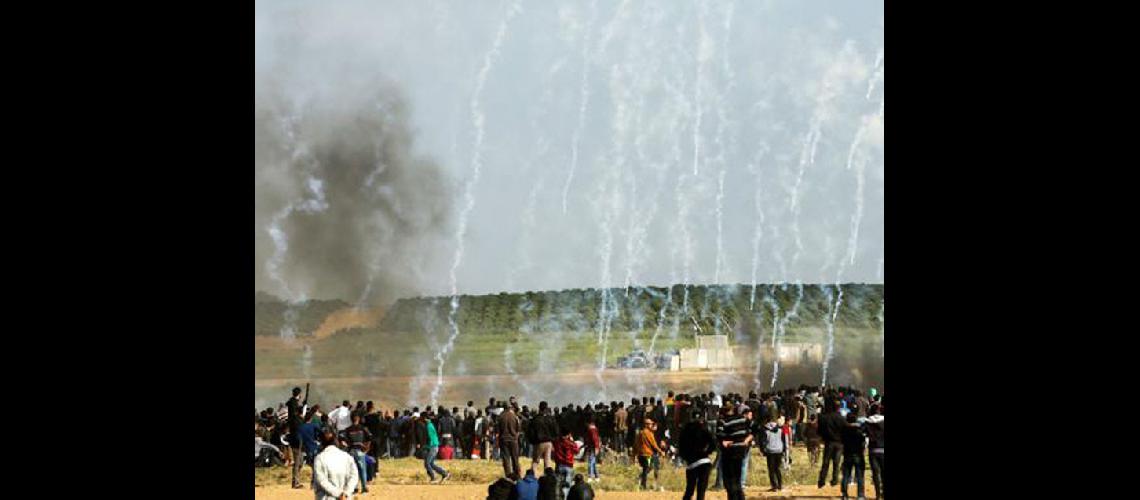  Mueren 12 palestinos tras enfrentamiento  con efectivos israeliacutees