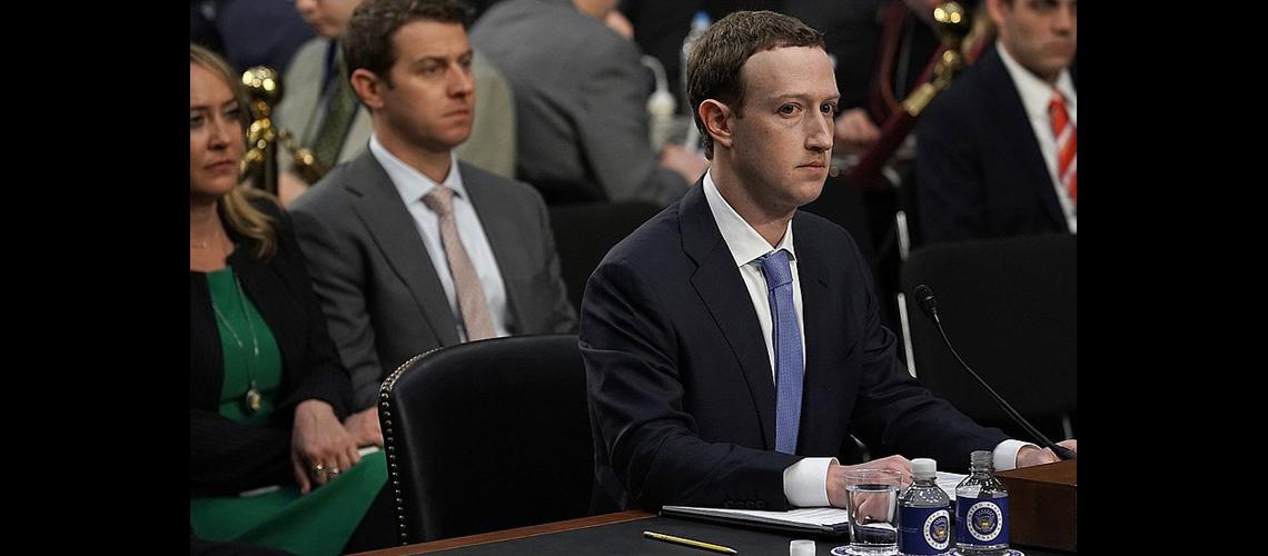 Despueacutes de Zuckerberg  Cambridge Analytica negoacute todo  