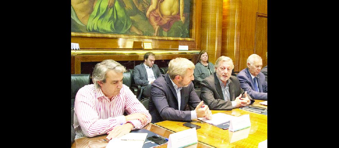 Aranguren y ministros provinciales abordaron la reduccioacuten impositiva