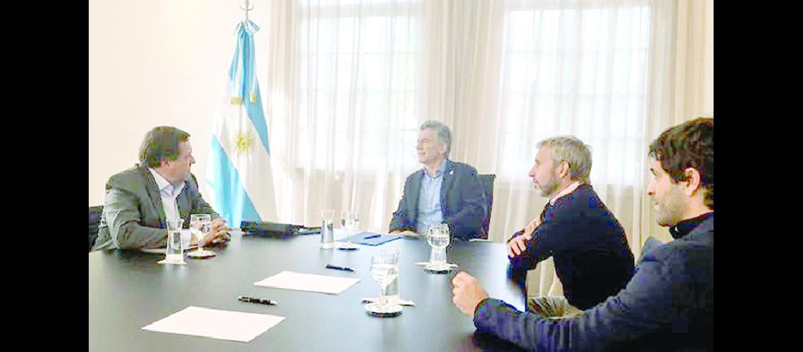 Macri avanzoacute en pos de un  acuerdo para bajar el deacuteficit 