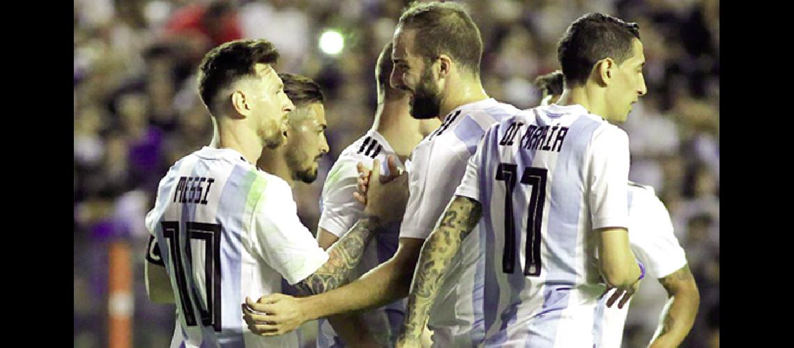Con un Messi imparable Argentina fulminoacute a Haitiacute