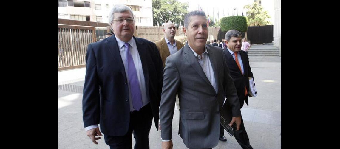 Henri Falcoacuten impugnoacute la reeleccioacuten de Maduro 