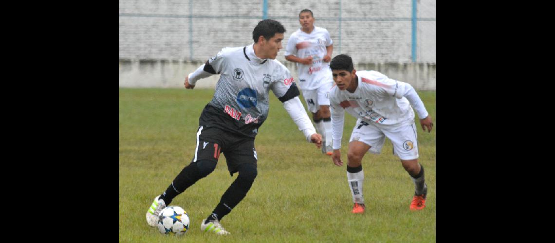 Cuyaya mantuvo el invicto agoacutenicamente ante Zapla