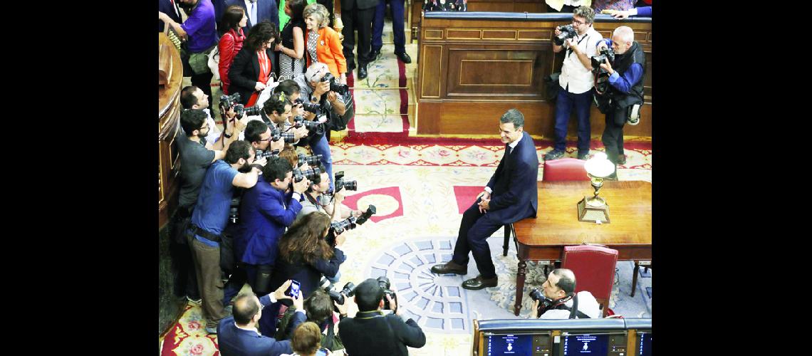 Pedro Saacutenchez asume como  nuevo presidente de Espantildea
