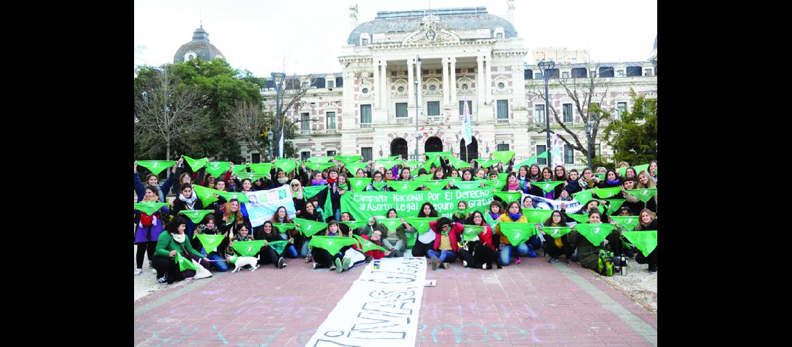 Ni Una Menos se pronuncioacute por  legalizar el aborto 