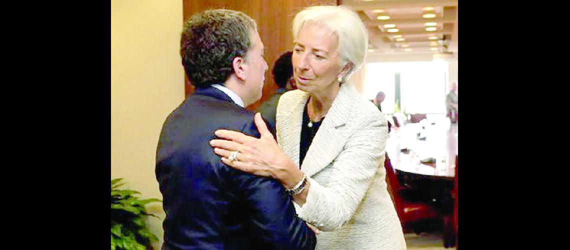 Argentina recibiriacutea un preacutestamo del FMI de  US 20000 millones 