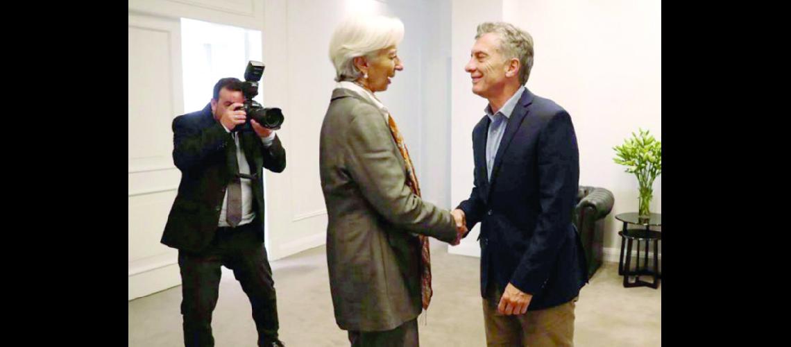 Macri y Lagarde se  reunen en Canadaacute
