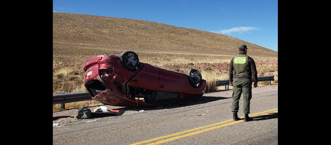 Un octogenario fallecioacute tras vuelco de un remis