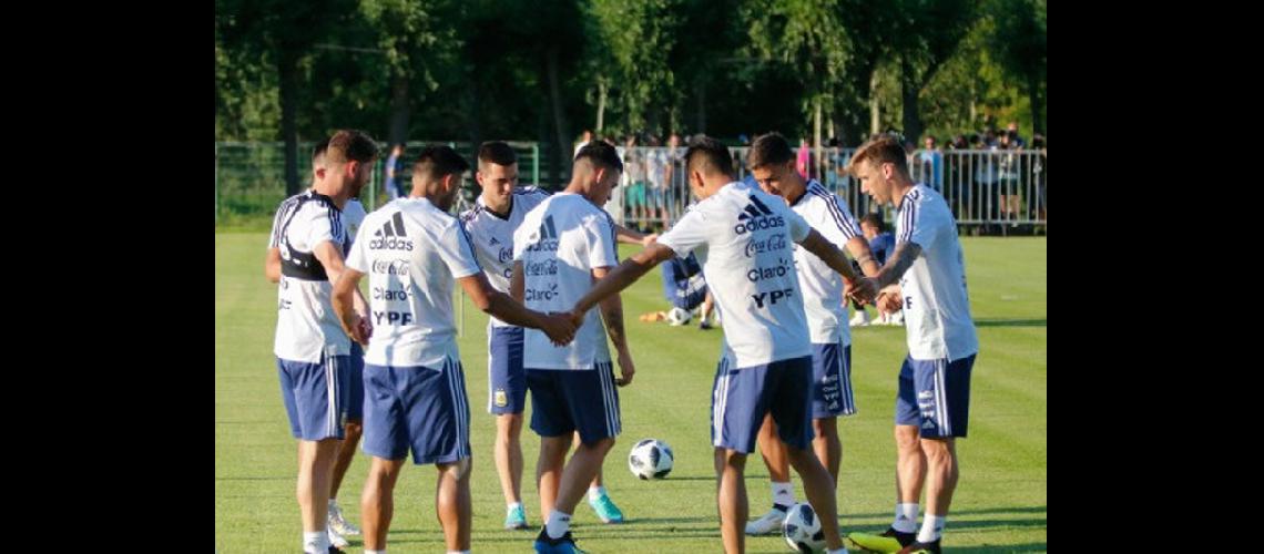 Sampaoli evaluacutea repetir  el once ante Francia 
