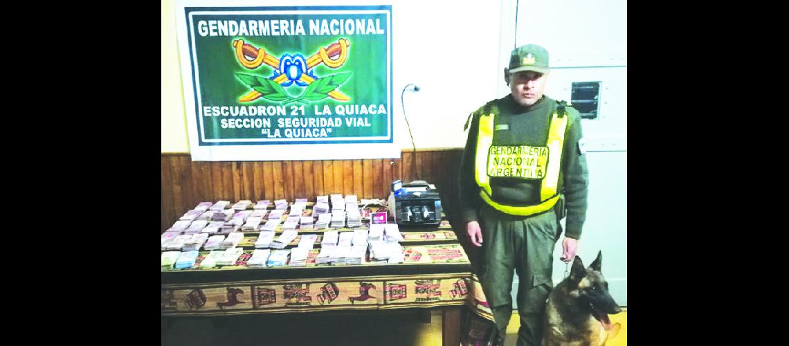 En La Quiaca incautan 750 mil pesos ocultos dentro de un utilitario