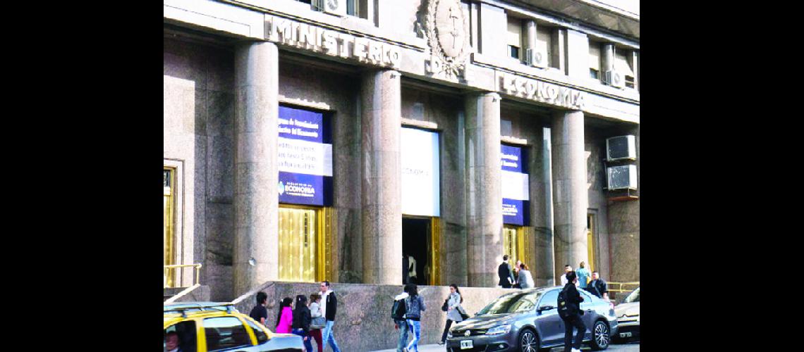 Alertan por la  #147pesada carga#148  de la deuda 