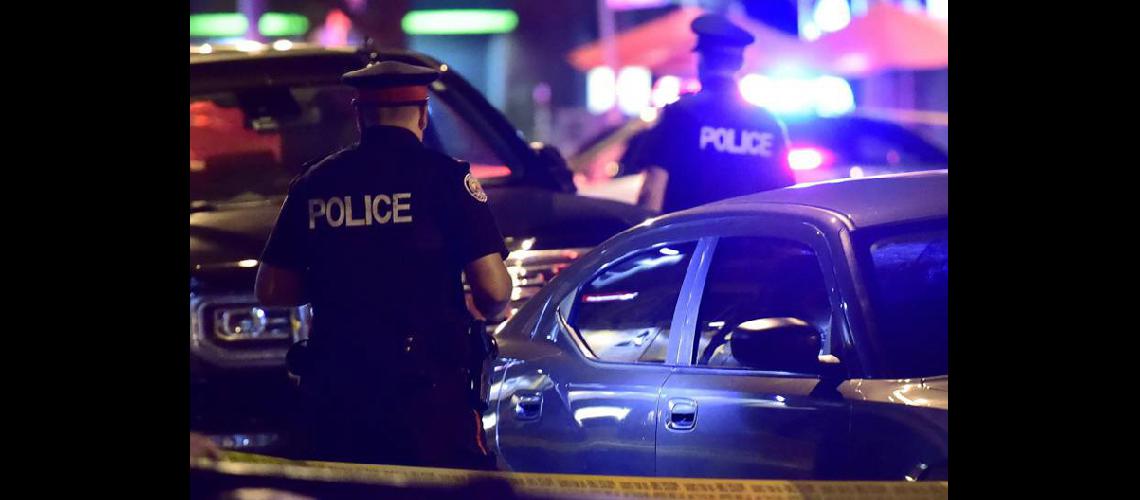 Hombre matoacute a dos  personas y dejoacute 13  heridos en Canadaacute 
