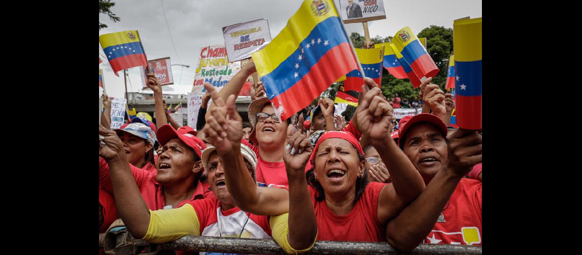 Chavismo marcha en  apoyo a Nicolaacutes Maduro 
