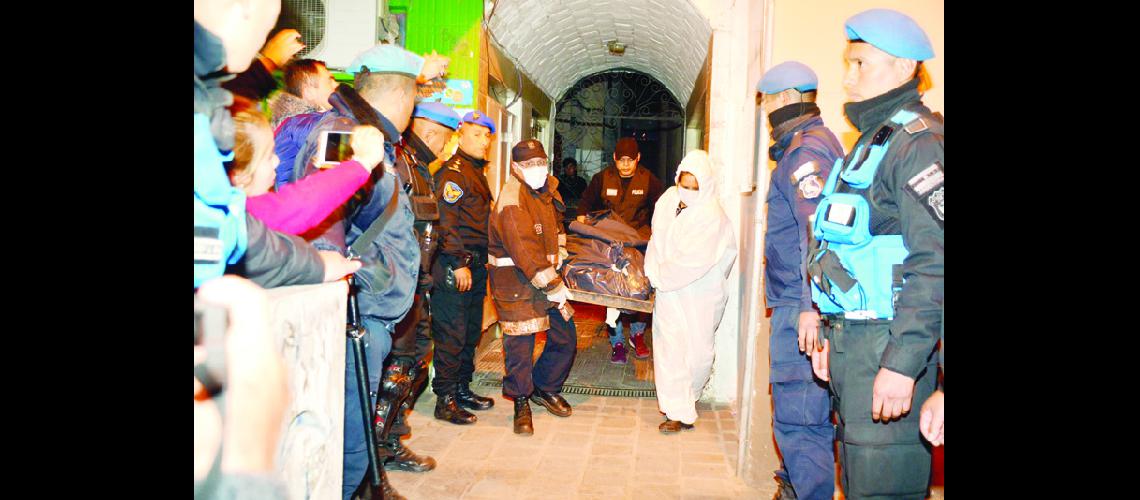Hallaron un cadaacutever en departamento ceacutentrico