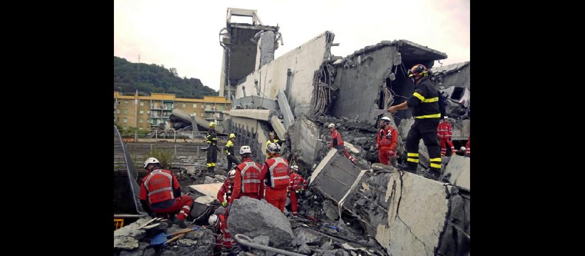 Investigaraacuten desplome  de un puente en Geacutenova 