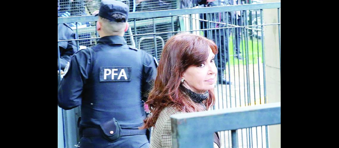 Cristina rechazoacute acusaciones de  Gabriel Romero