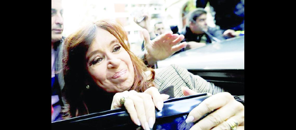 La ex presidenta aceptoacute  pedidos de allanamientos