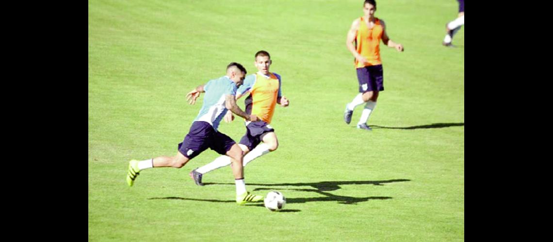 Gimnasia ya piensa en  el debut ante Arsenal