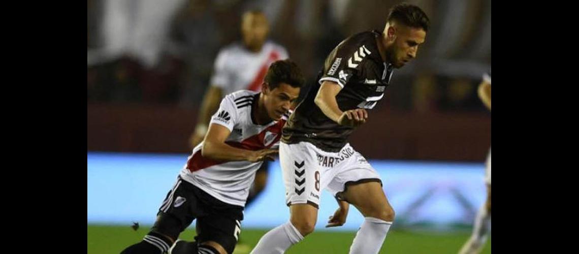 Con dos goles de penal  River superoacute a Platense