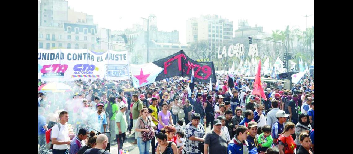 La CGT paralizaraacute el  paiacutes contra el ajuste