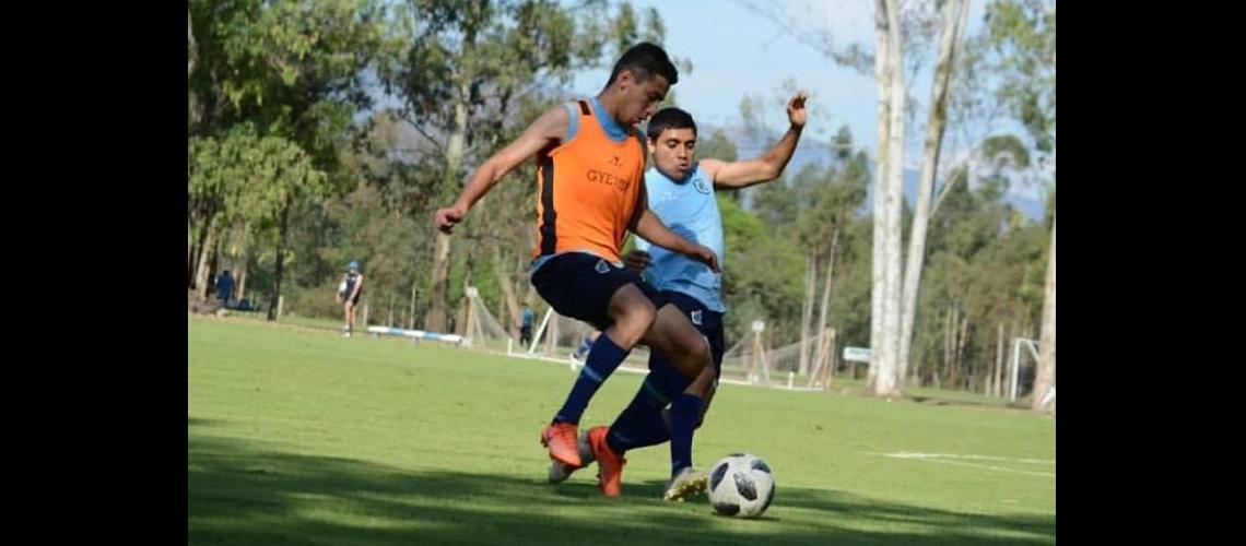 Gimnasia hizo  fuacutetbol en Papel  NOA