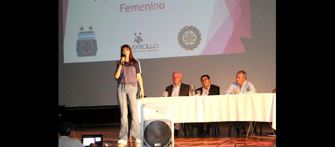 Capacitacioacuten en Futsal y Fuacutetbol Femenino