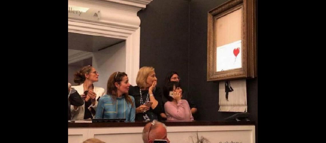 Obra de Banksy se autodestruye  en la casa Sotheby#146s