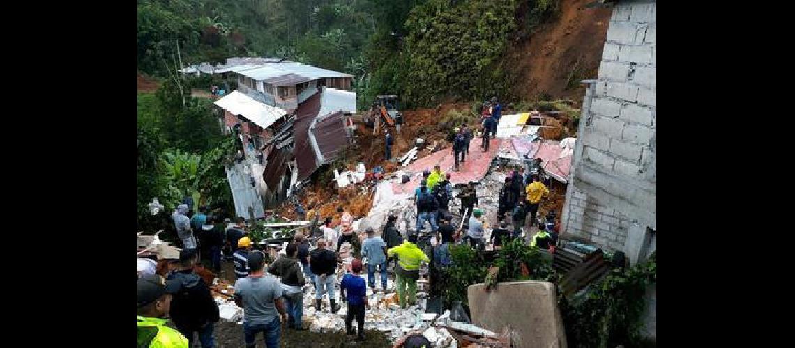 12 muertos tras  deslizamiento de  tierra en Colombia