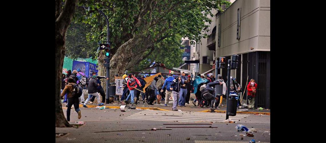Tensioacuten en las calles del Congreso