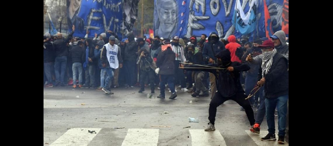 Tensioacuten en las calles del Congreso