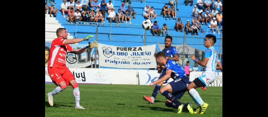 En un final agoacutenico el  #147Lobo#148 lo pudo empatar