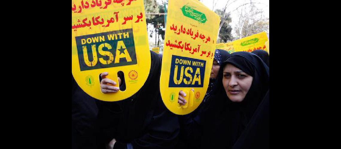 Los iraniacutees protestaron contra  EEUU y quemaron banderas
