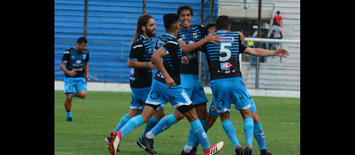 Gimnasia realizaraacute un cambio en el once titular