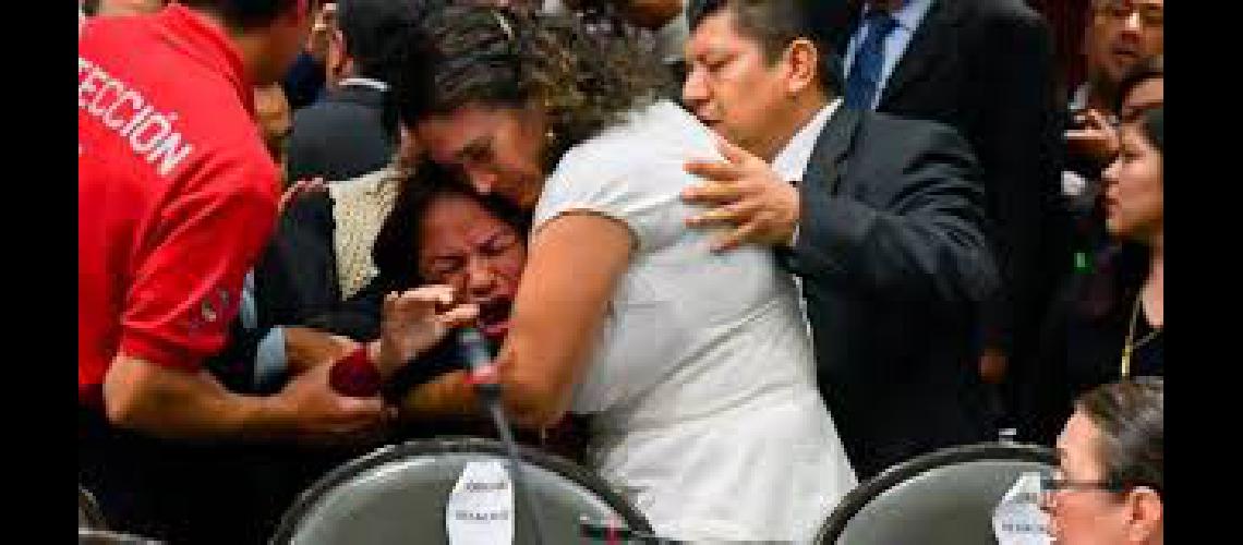 Asesinaron a mi hija gritoacute una diputada en medio de la sesioacuten