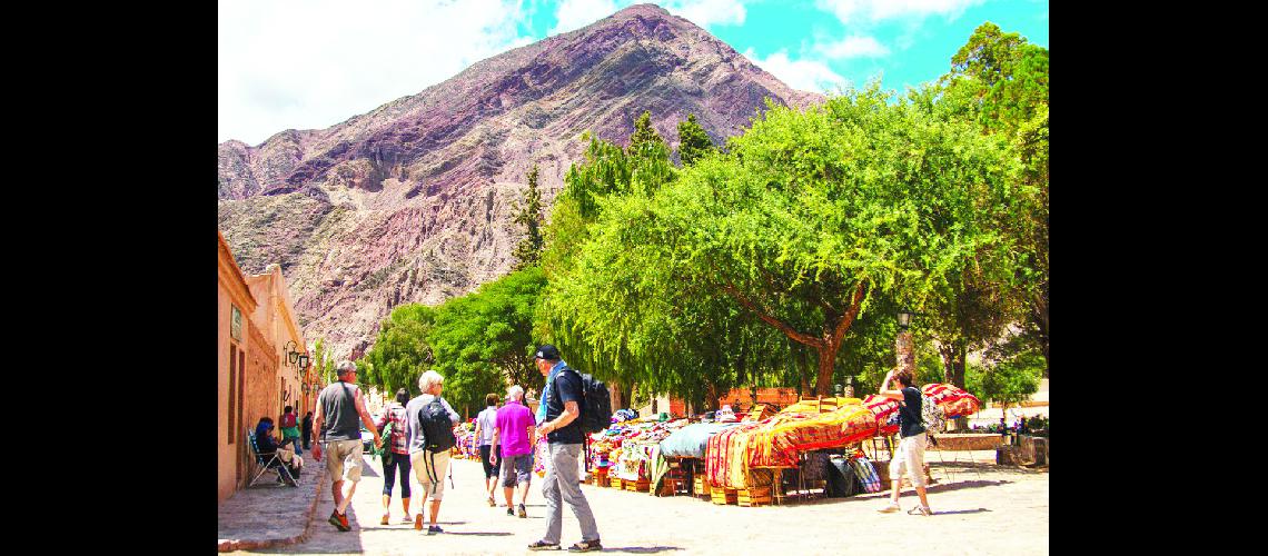 Purmamarca pueblo auteacutentico y uacutenico por su naturaleza historia paisaje y tradicioacuten