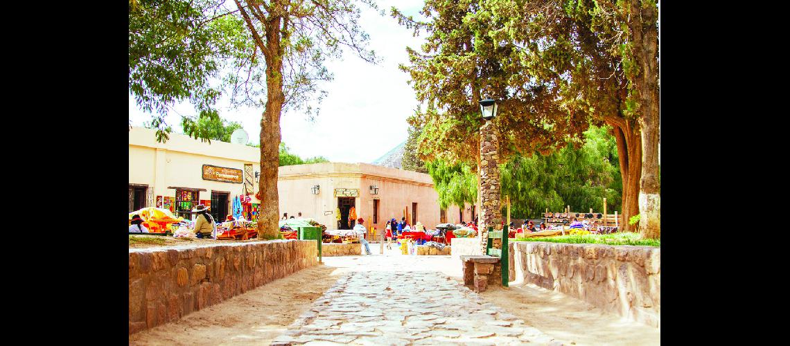 Purmamarca pueblo auteacutentico y uacutenico por su naturaleza historia paisaje y tradicioacuten