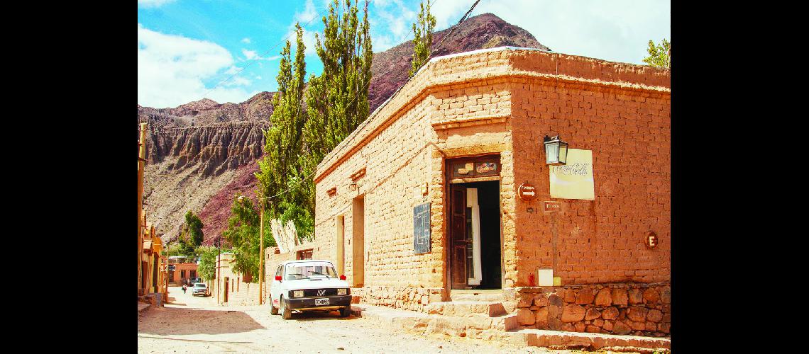 Purmamarca pueblo auteacutentico y uacutenico por su naturaleza historia paisaje y tradicioacuten