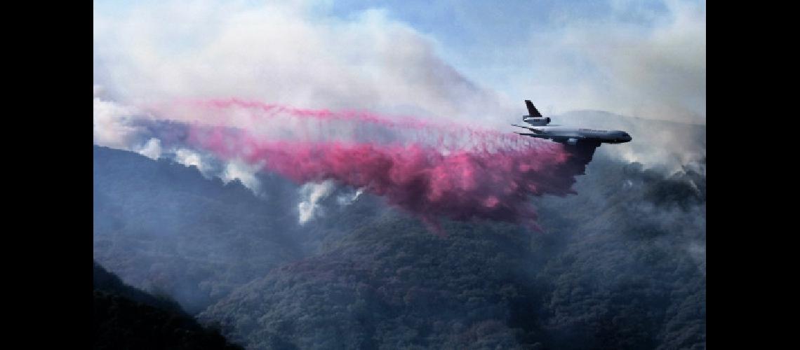 Se reavivoacute el incendio  forestal de California 